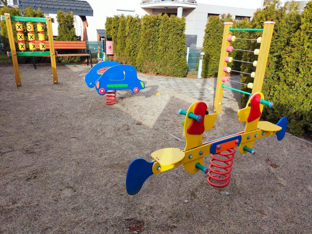 Apartament Rodzinny Family Garden Jastrzebia Gora Exterior photo